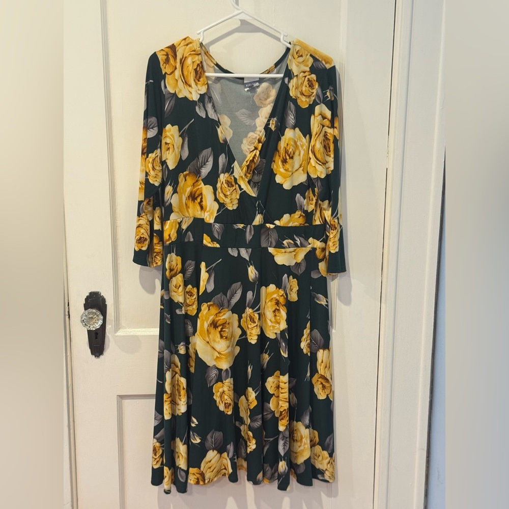 Chic Floral Long Sleeve Dress in Yellow and Dark Green